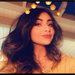 Meet your Posher, Demi